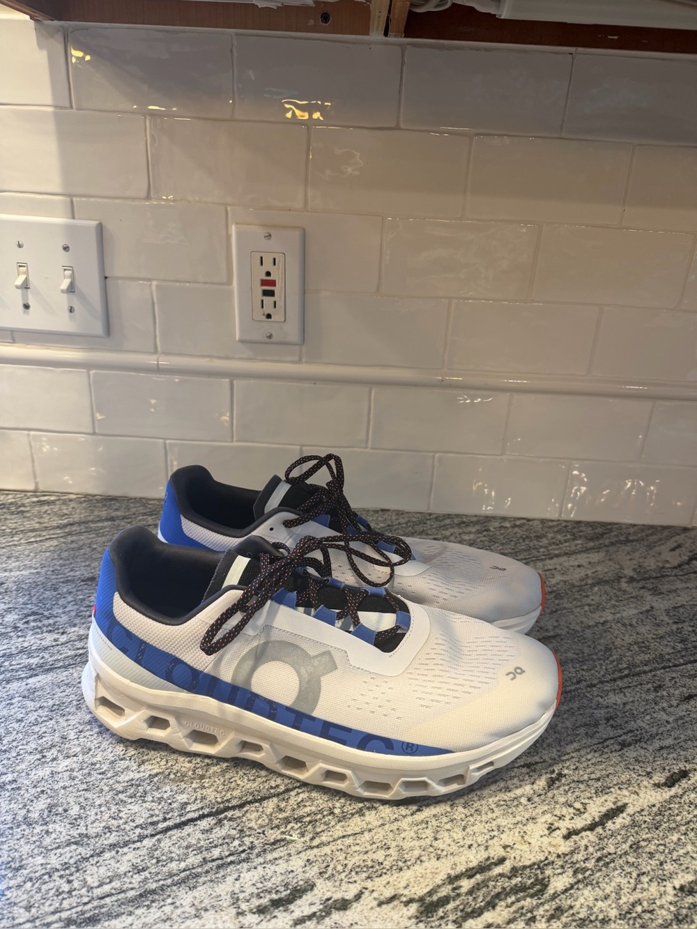 Mens On Cloud Monster Size 14